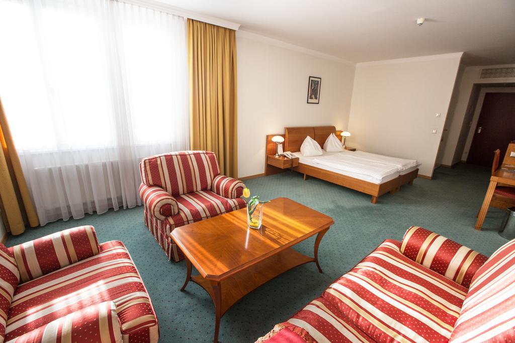 Hotel Exel Amstetten Extérieur photo